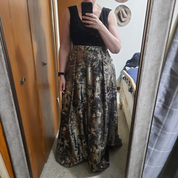 🛍 Aidan Mattox Metallic Gold Floral Jacquard Maxi Evening Gown Size 14 - Picture 15 of 15